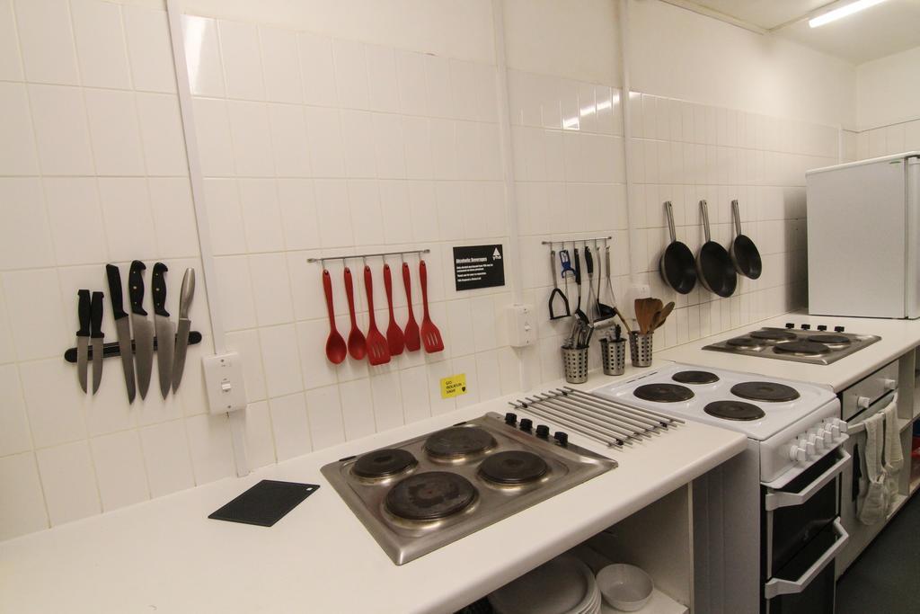 Yha Medway Hostel Джилингам Екстериор снимка