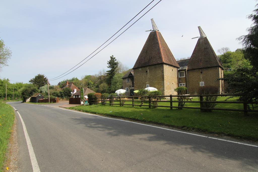 Yha Medway Hostel Джилингам Екстериор снимка