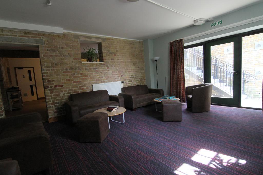 Yha Medway Hostel Джилингам Екстериор снимка