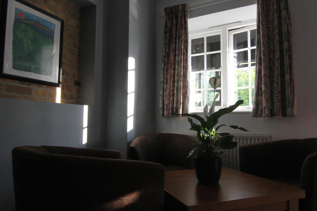 Yha Medway Hostel Джилингам Екстериор снимка