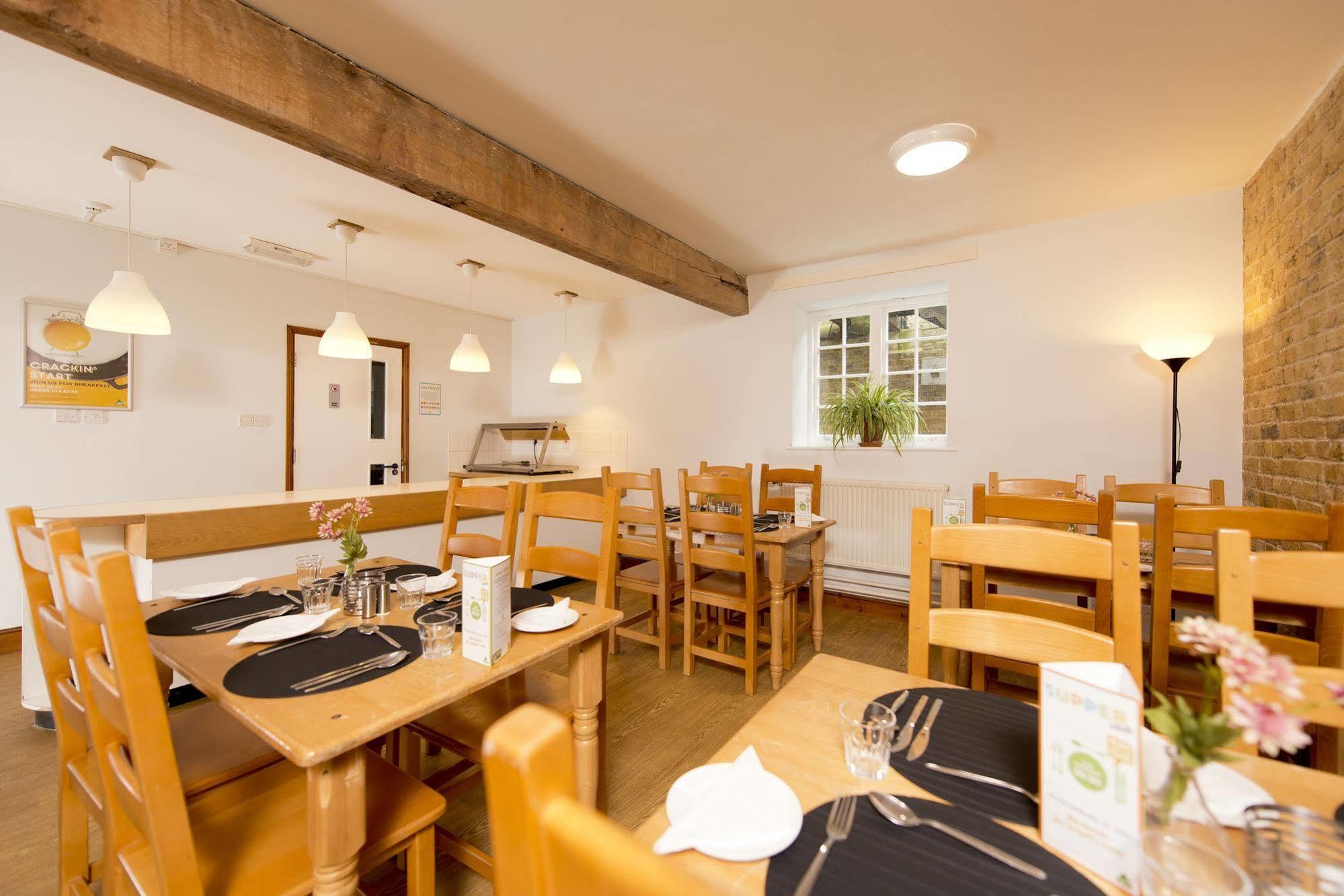 Yha Medway Hostel Джилингам Екстериор снимка
