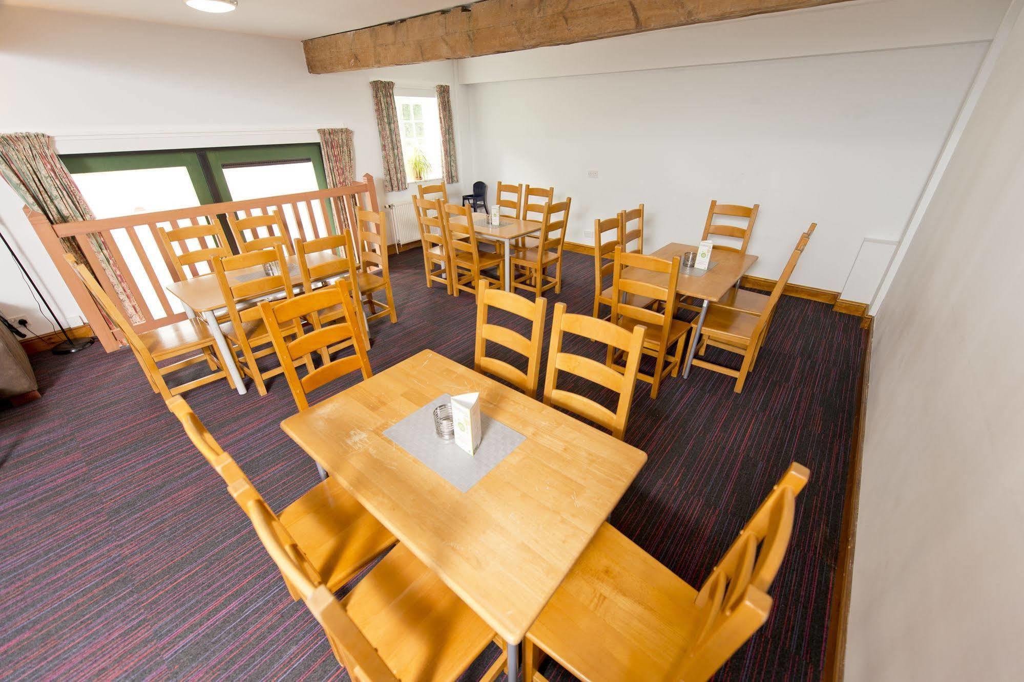 Yha Medway Hostel Джилингам Екстериор снимка