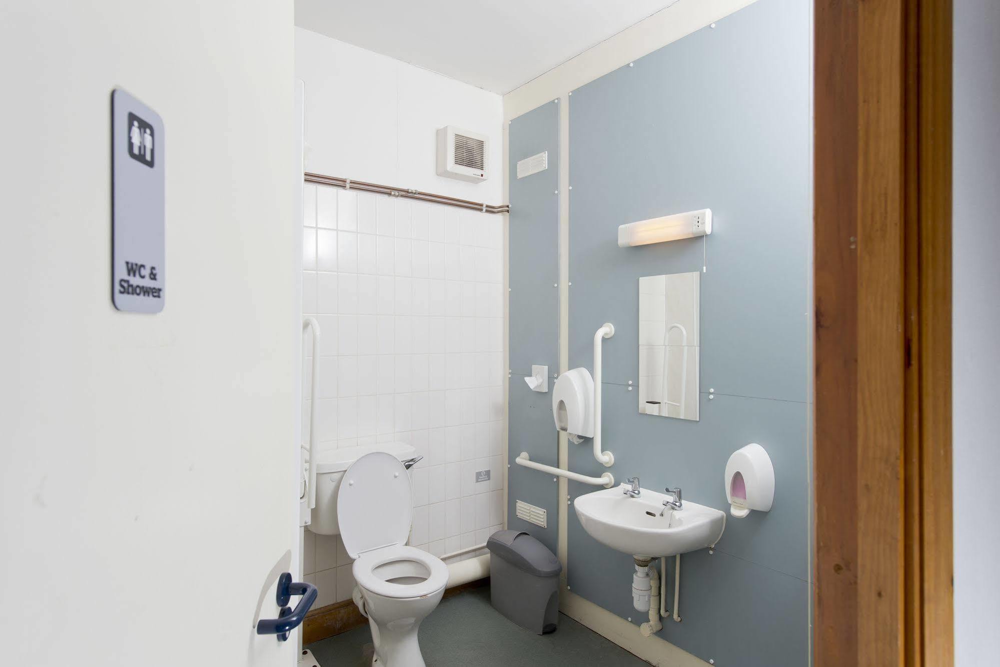 Yha Medway Hostel Джилингам Екстериор снимка