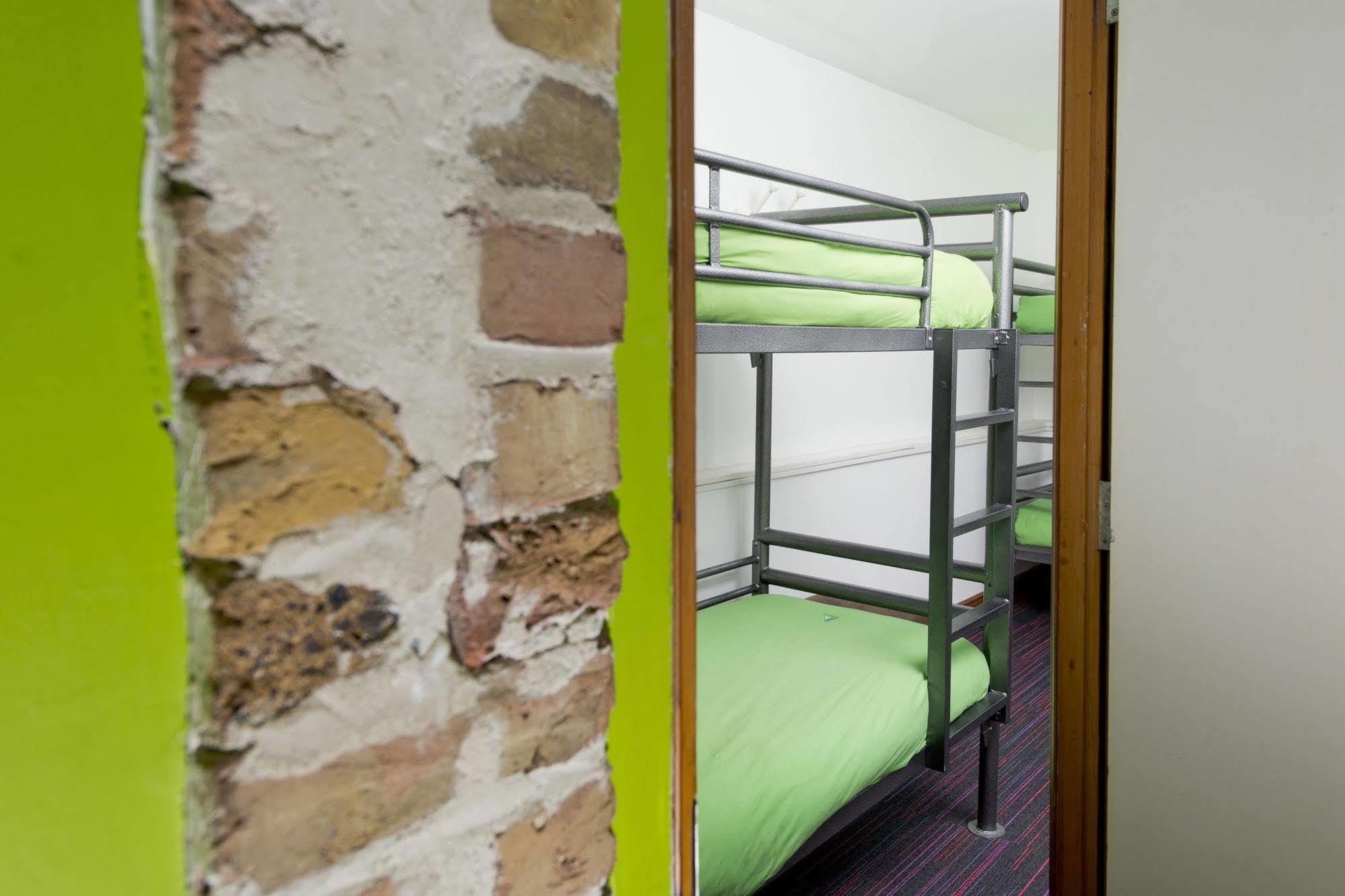 Yha Medway Hostel Джилингам Екстериор снимка