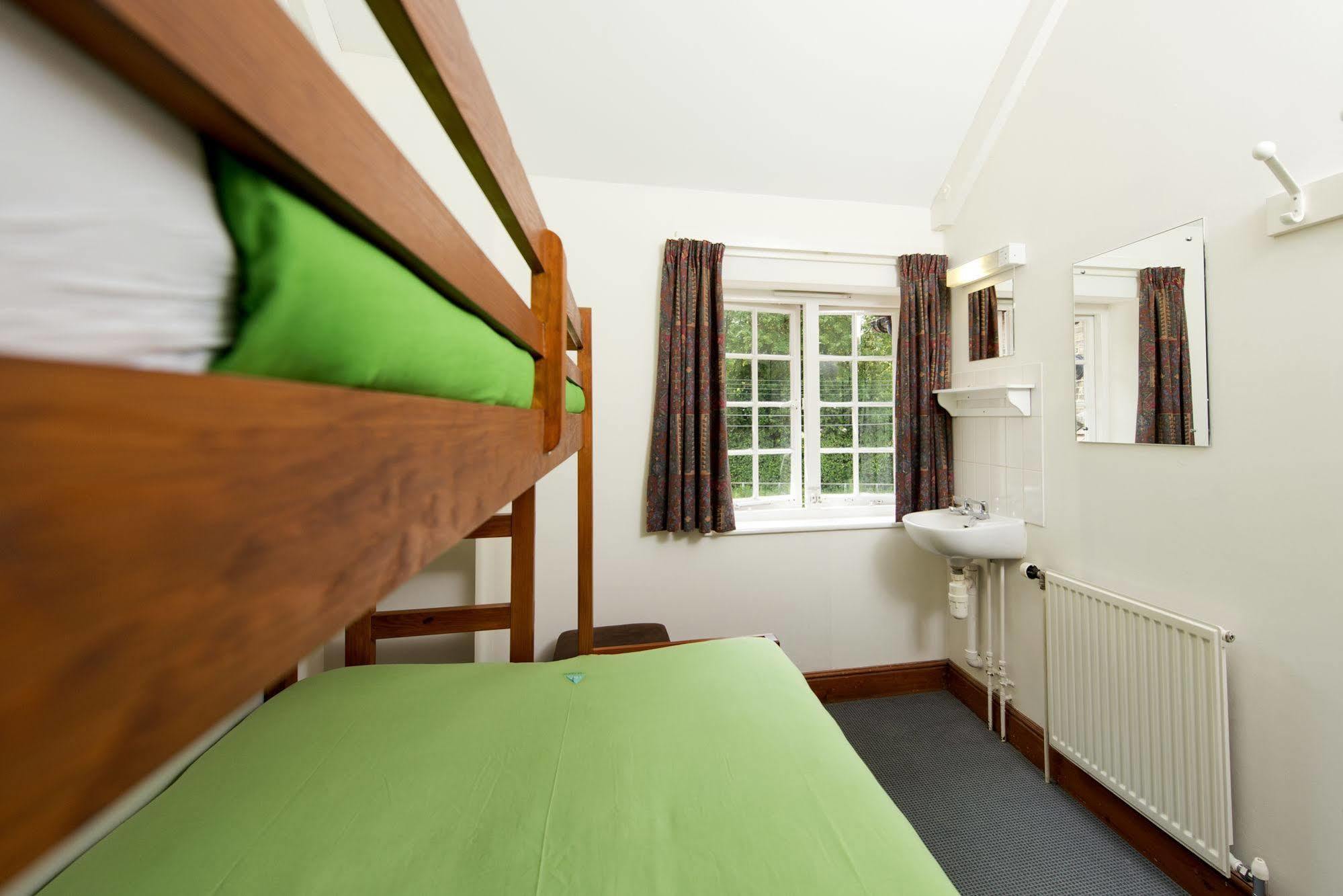 Yha Medway Hostel Джилингам Екстериор снимка