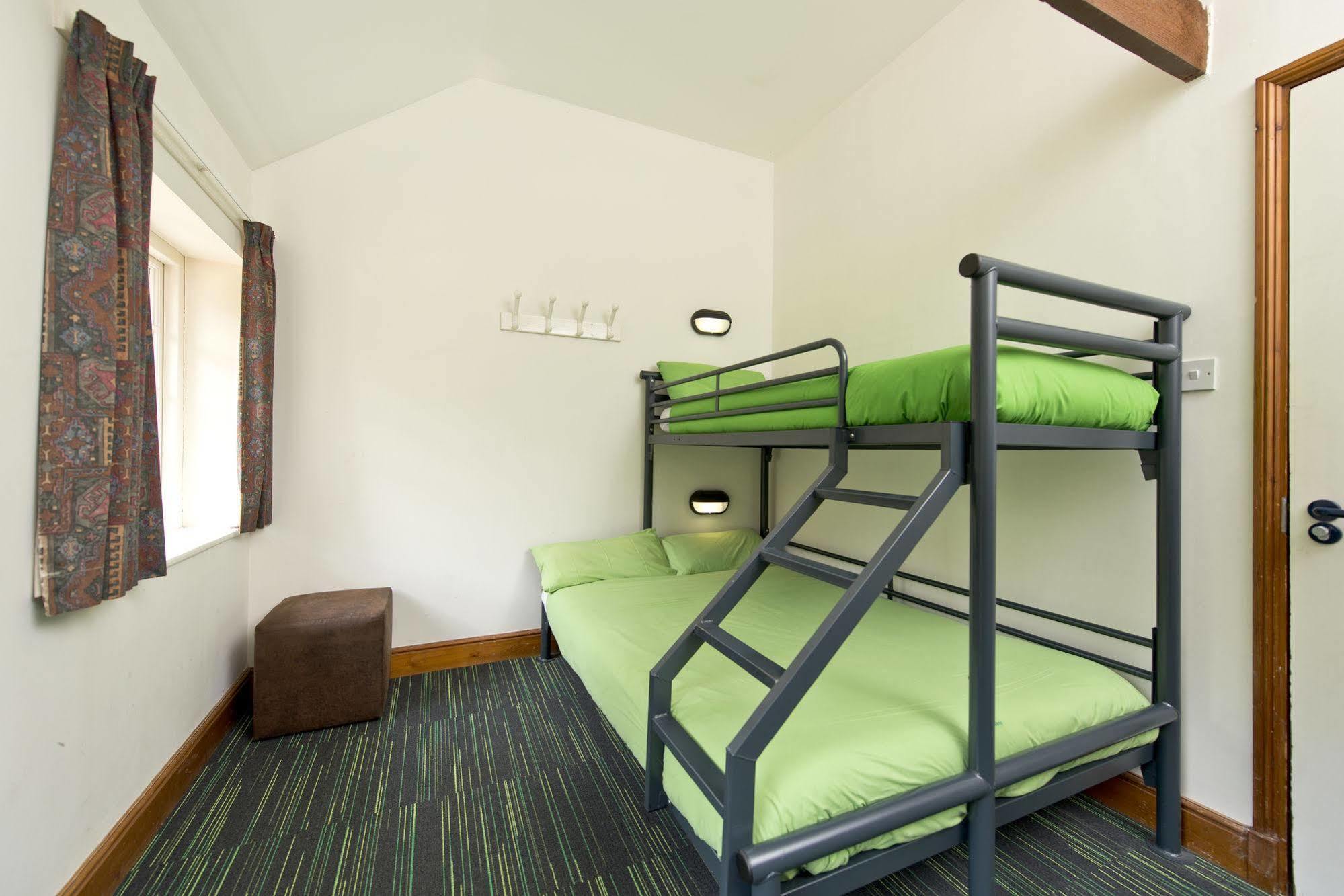 Yha Medway Hostel Джилингам Екстериор снимка