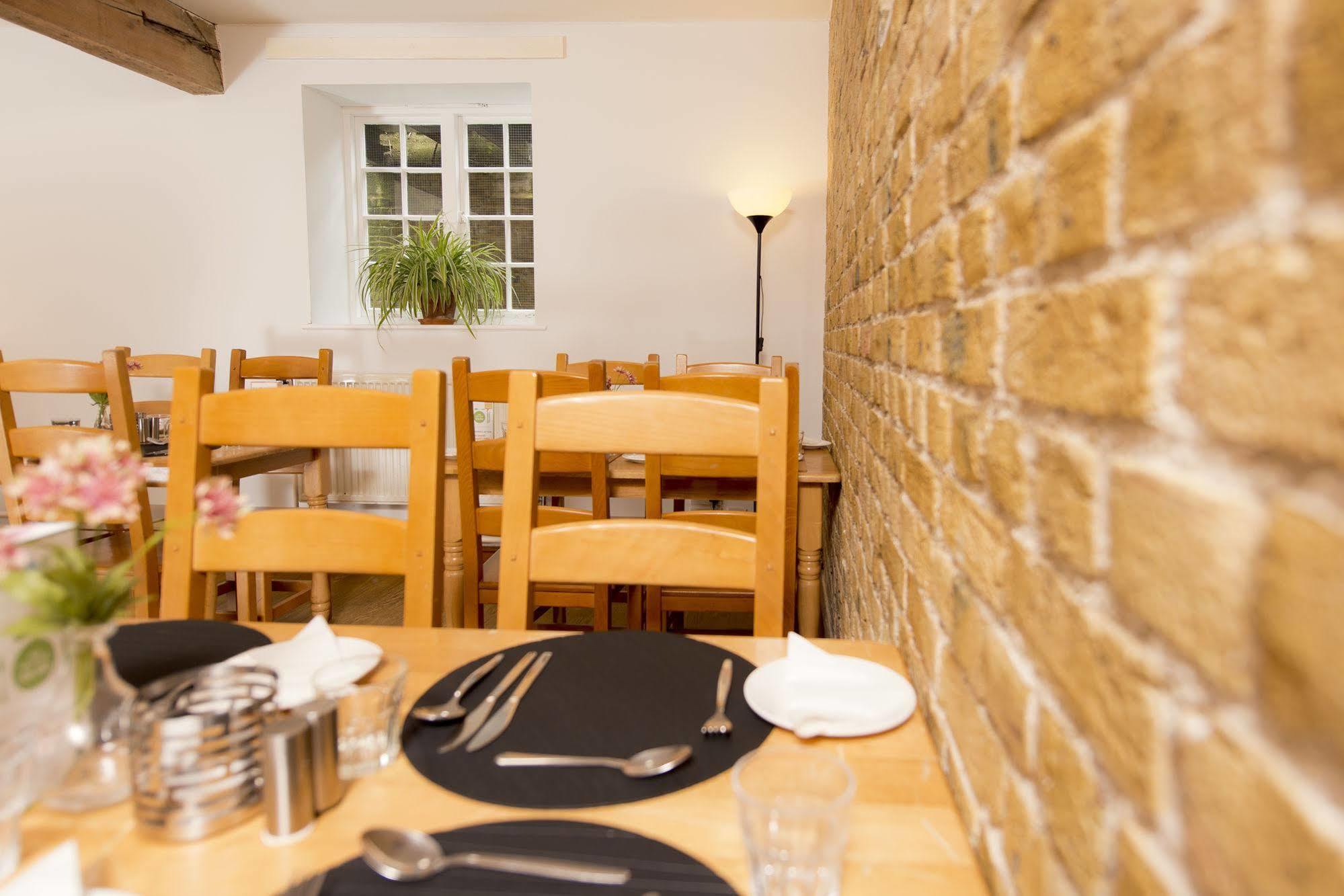 Yha Medway Hostel Джилингам Екстериор снимка