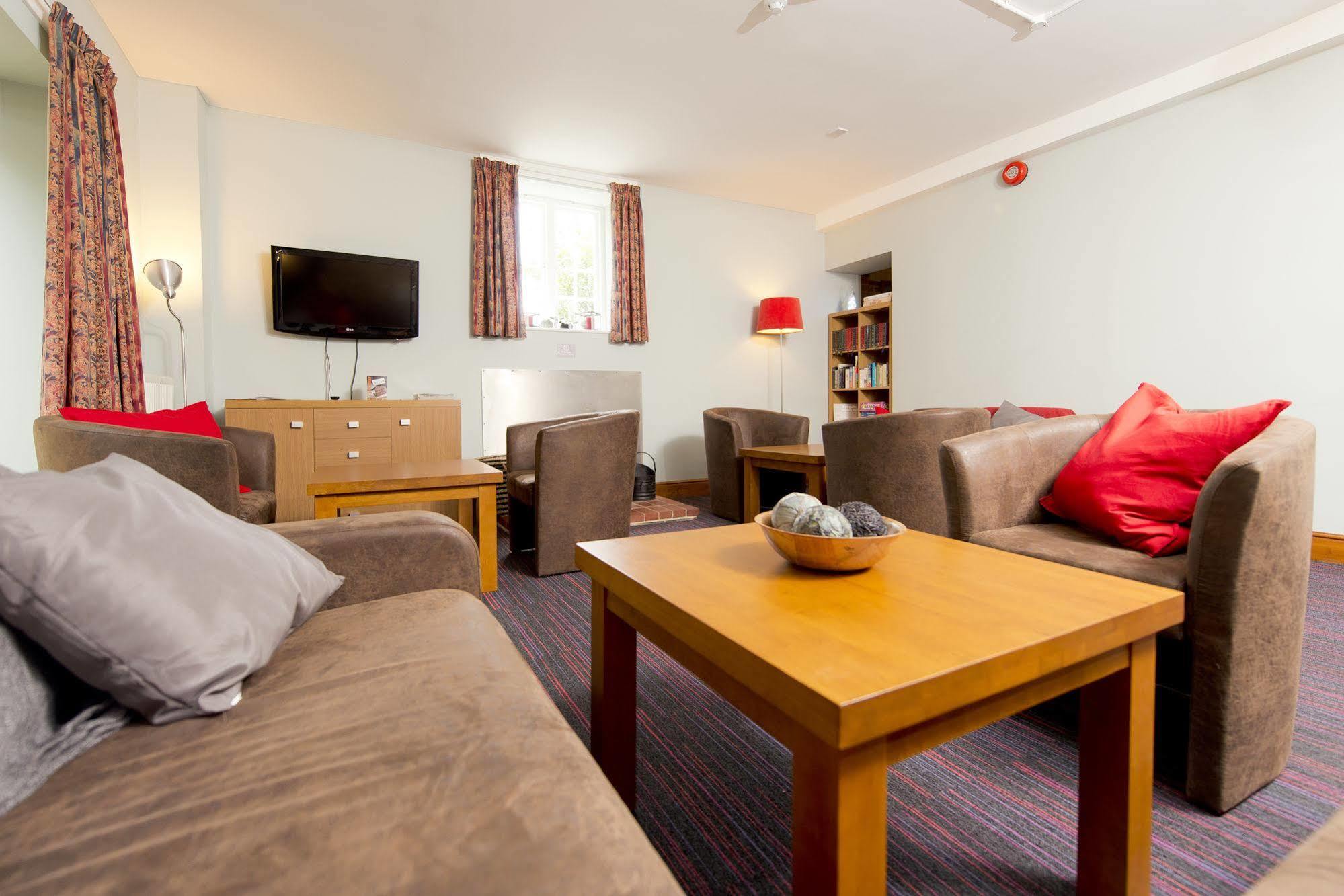 Yha Medway Hostel Джилингам Екстериор снимка
