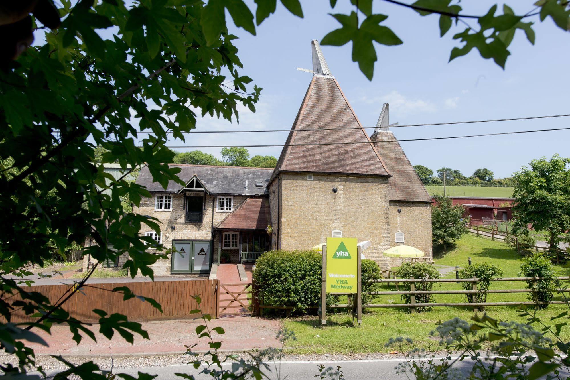 Yha Medway Hostel Джилингам Екстериор снимка