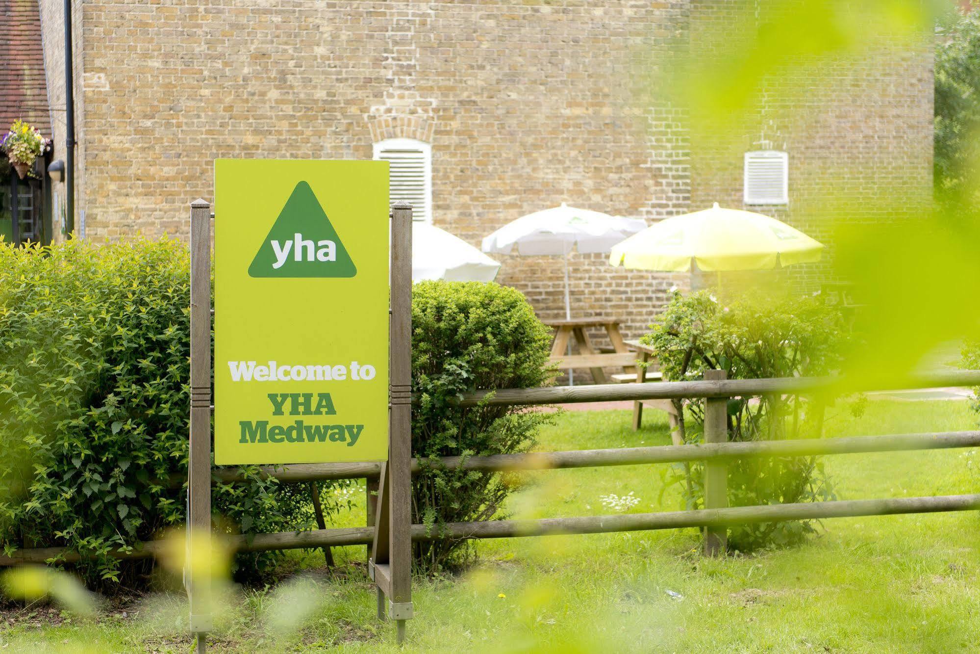 Yha Medway Hostel Джилингам Екстериор снимка