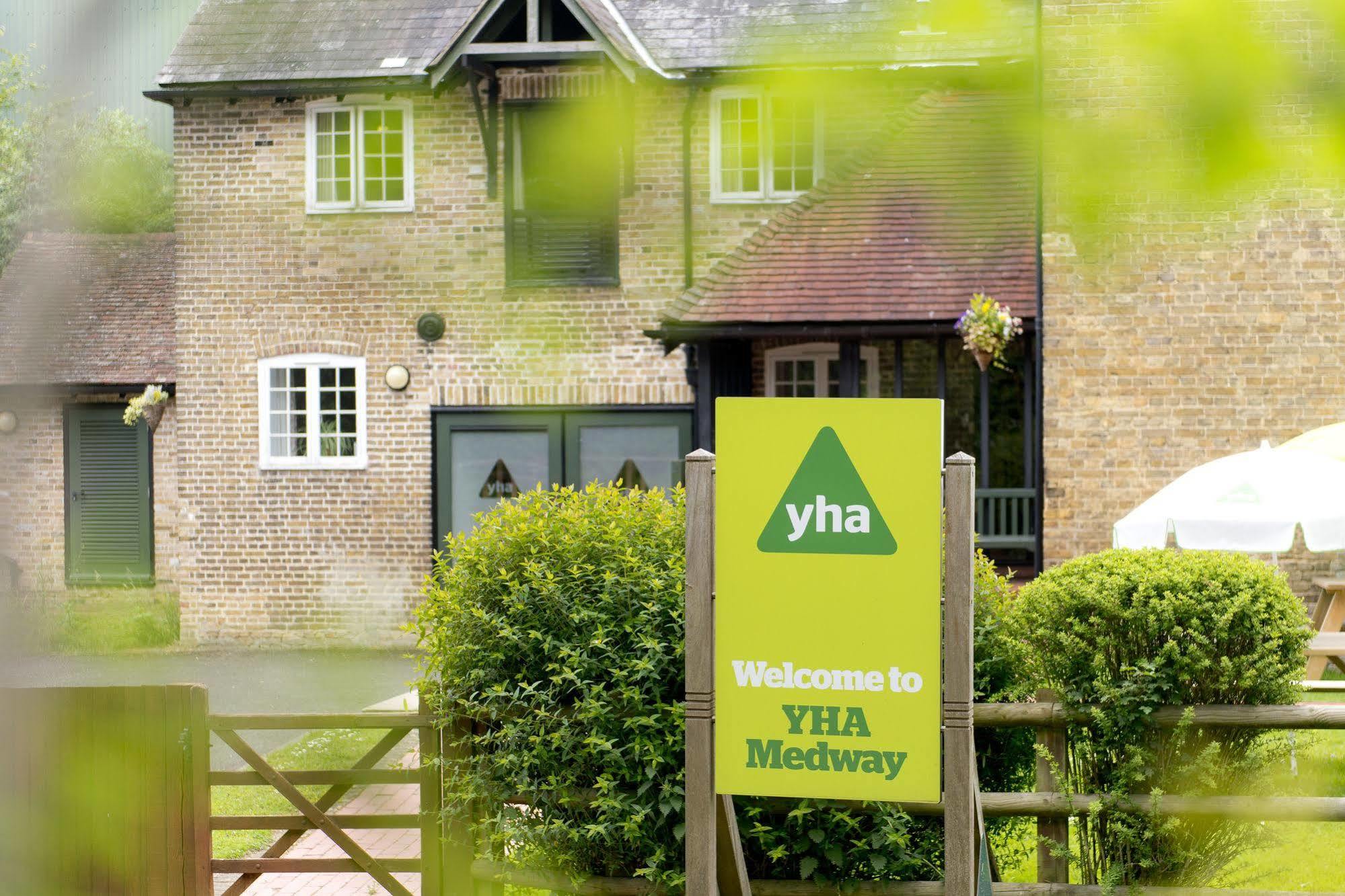 Yha Medway Hostel Джилингам Екстериор снимка